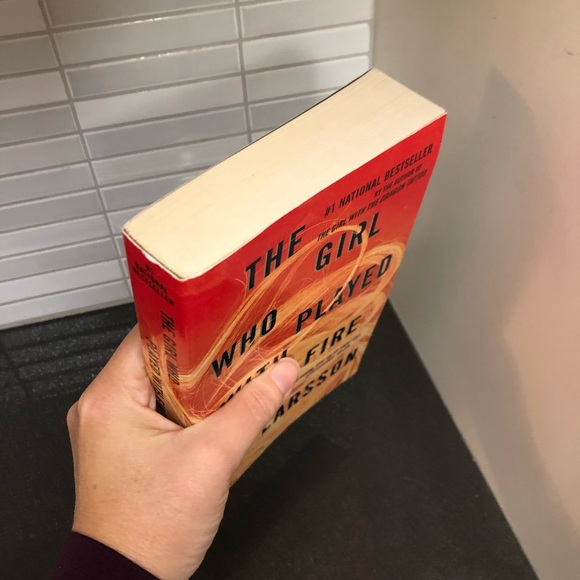 ๐ 3/$18 The Girl who Played with Fire: Stieg Larsson - Picture 4 of 11